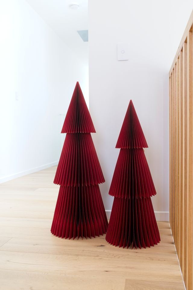 Deluxe Standing Tree Classic Red 80cm