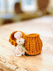 Crochet Mini Mouse In A Pumpkin