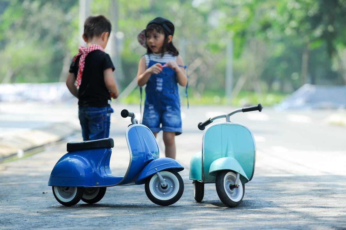 Ambosstoys Primo Ride-On Scooter Mint