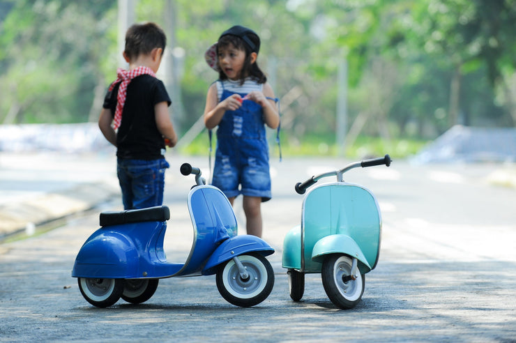 Ambosstoys Primo Ride-On Scooter Mint