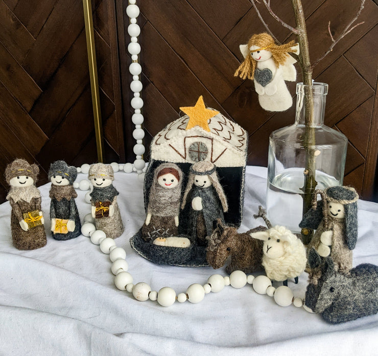 Christmas 25 Decoration: Nativity Scene