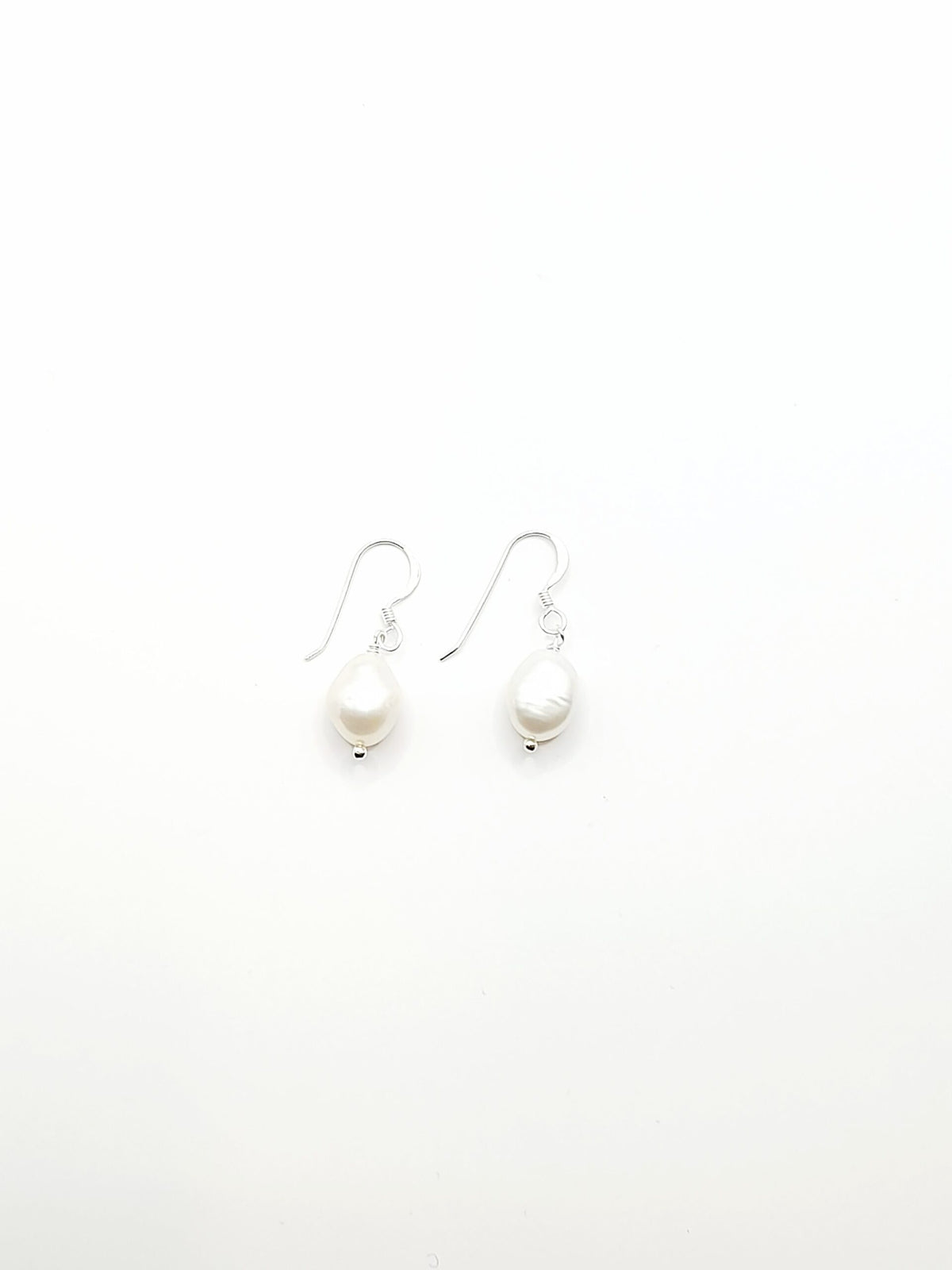 S/S Single Pearl Earrings