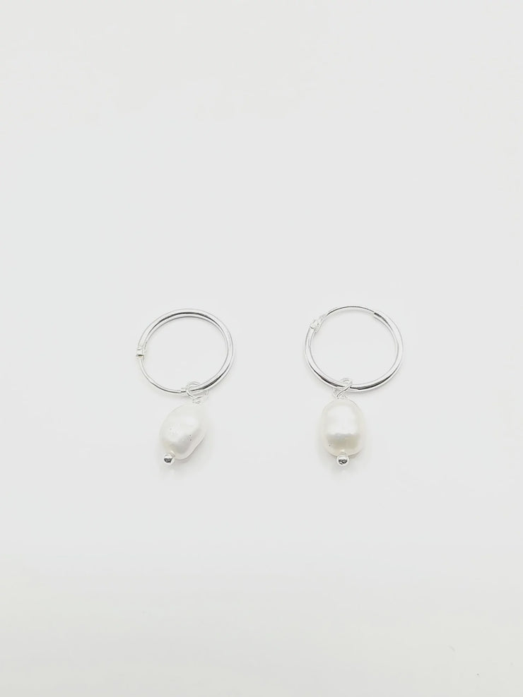 S/S Fresh Water Pearl Huggie Earrings