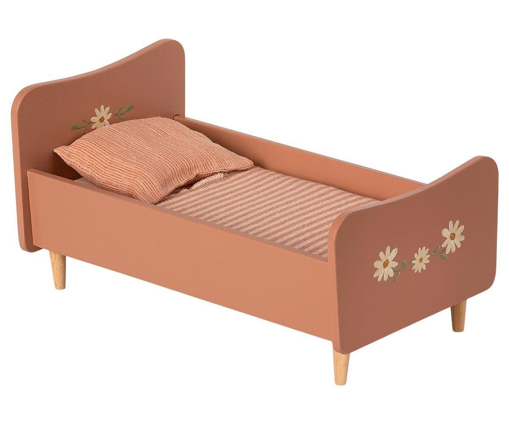 Maileg Wooden Bed Rose Teddy Mom