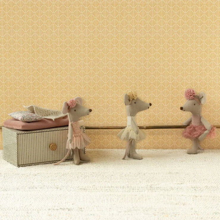 Maileg Dance Mouse In Daybed Little Sister