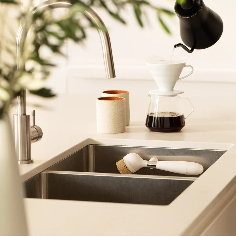 The ONE Brush - With Magnetic Stand