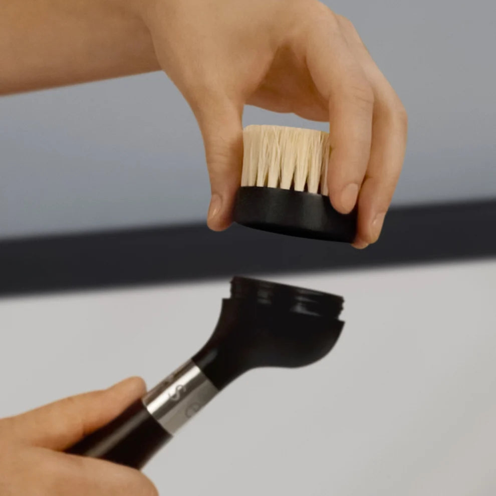 The ONE Brush - With Magnetic Stand