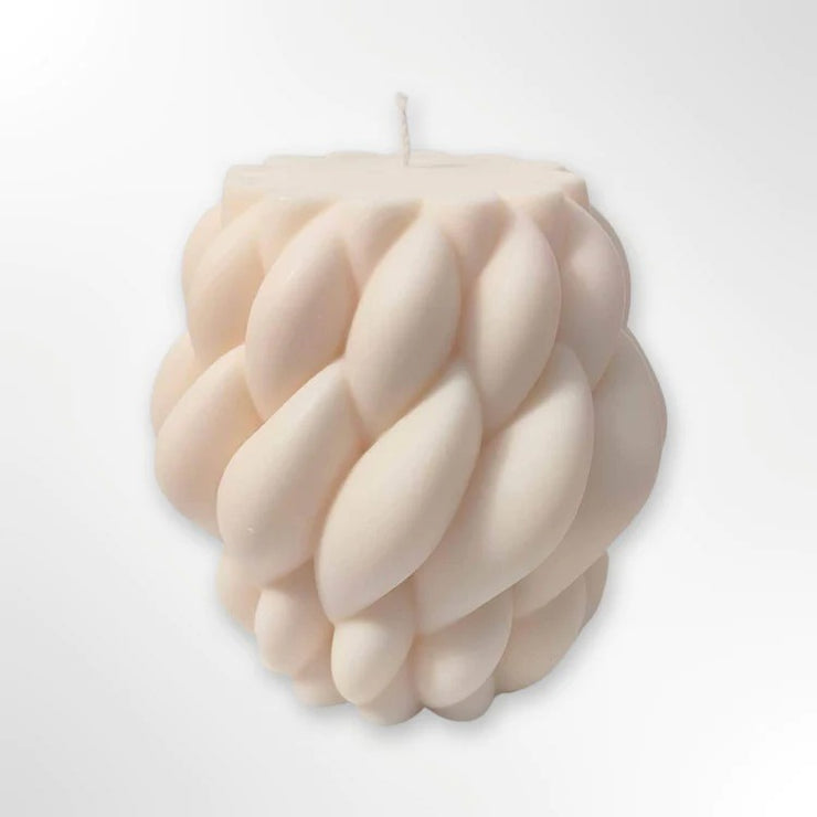 Medium White Entanglement Candle - Vanilla Caramel